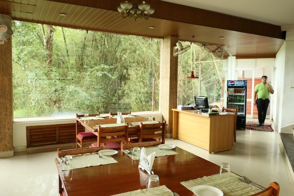 Jungle Park Resorts Thekkady Extérieur photo