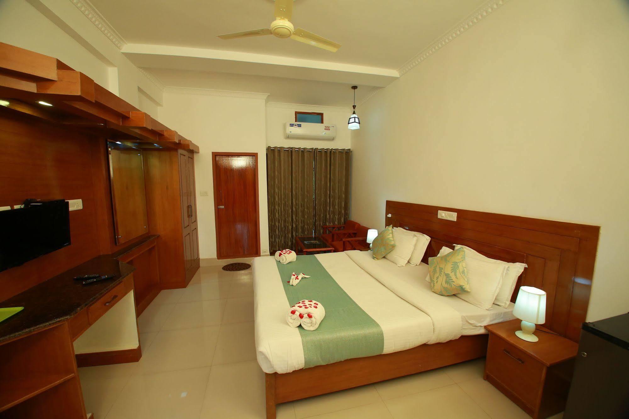 Jungle Park Resorts Thekkady Extérieur photo