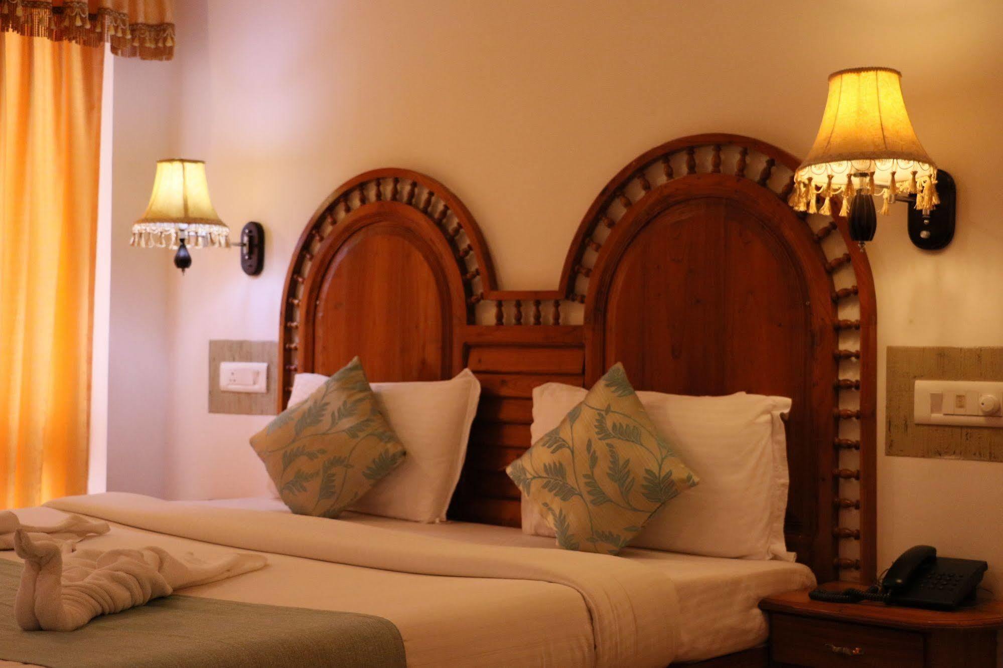 Jungle Park Resorts Thekkady Extérieur photo